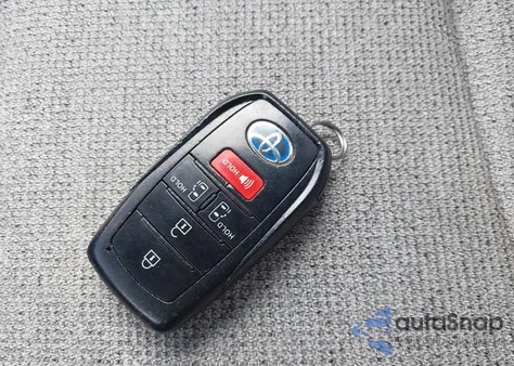 2021 Toyota Sienna Le z USA, uszkodzony, nr VIN 5TDKRKEC2MS033629